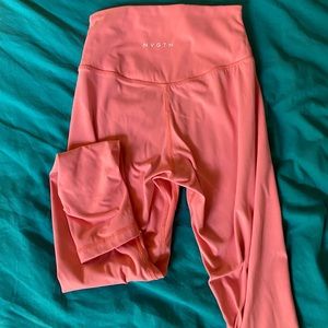 Signature Leggings - NVGTN